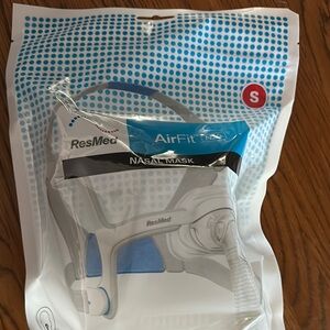 ResMed AirFit N20 Nasal Mask in Blue and White